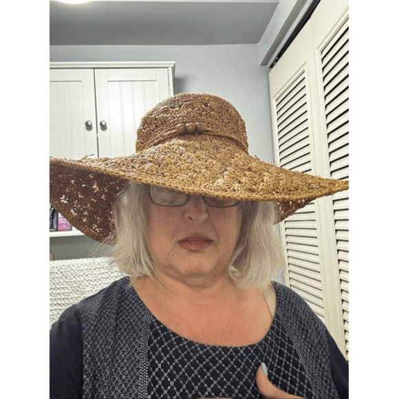 Florabella Handwoven Raffia Hat Tan Color‎ Beach Sun Poolside Vacation Cruise - Picture 2 of 12